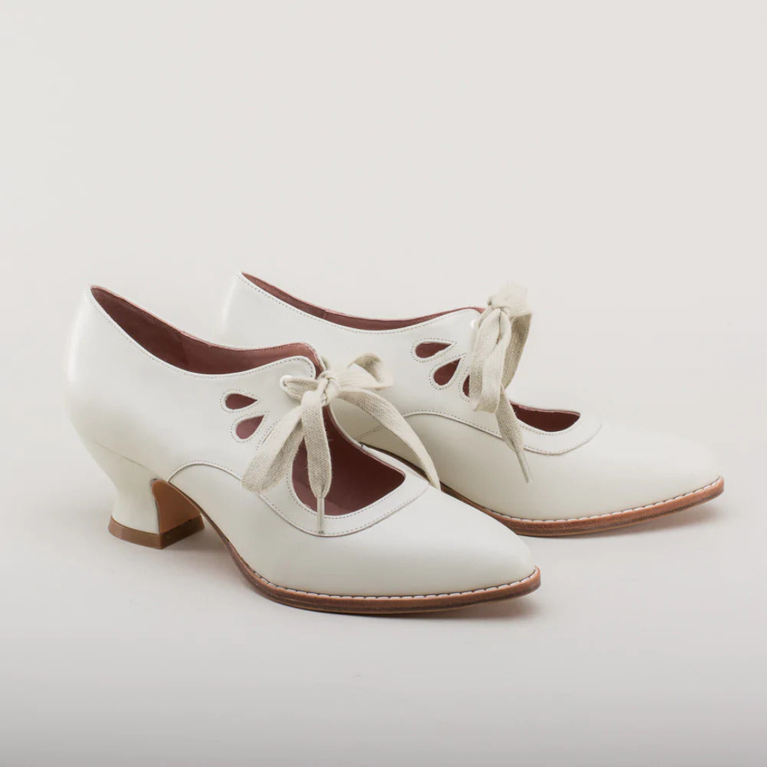 Jannine | Dames Bruids-Schoen met Dikke Hak en Vetersluiting