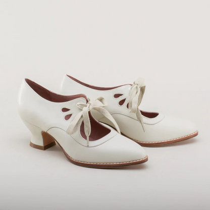 Jannine | Dames Bruids-Schoen met Dikke Hak en Vetersluiting